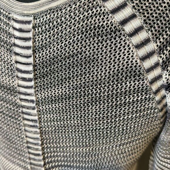 Rag & Bone gray/blue marled lightweight open knit scoops neck sweater. Small - Picture 6 of 8